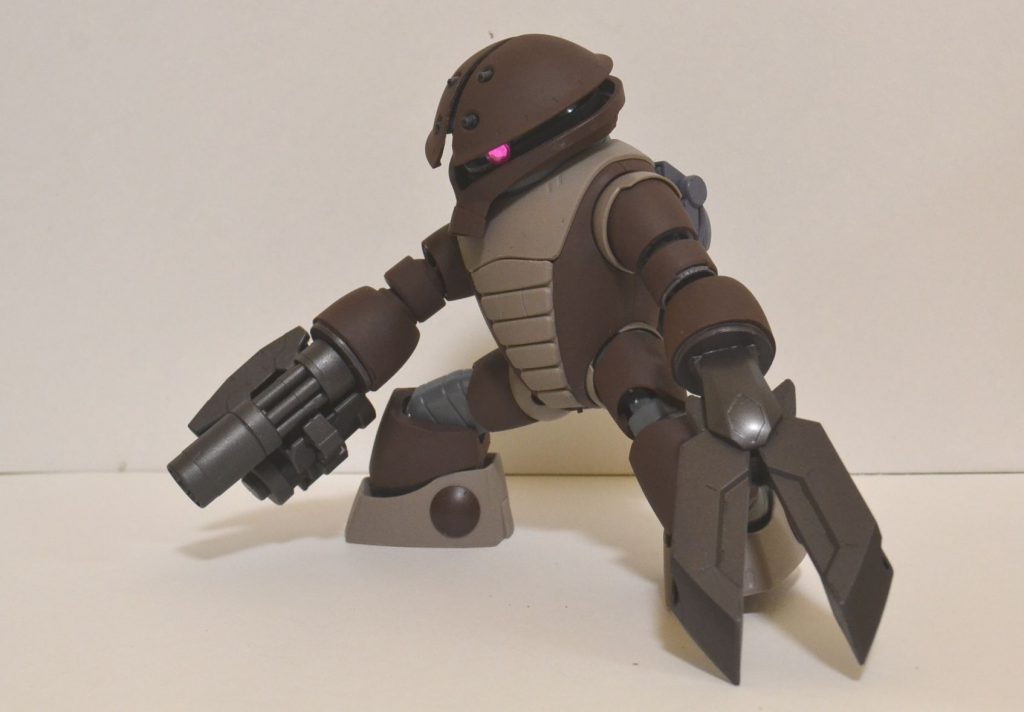 スタンパのおっさん所有機という設定にしたので、ちょっと派手めのオプション武器も用意しました。よってガトリングは弾は打てませんし、ハサミも挟めません(笑)