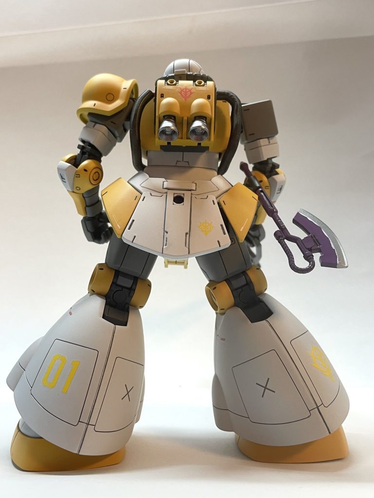 バックショット。ヒートホークは刃文感を出そうと思って波うたせましたがただ単に塗り分けに失敗した感じになりました。残念。ハッチの中に✖︎印を入れるのはロシアの戦闘機からヒントを得ています。