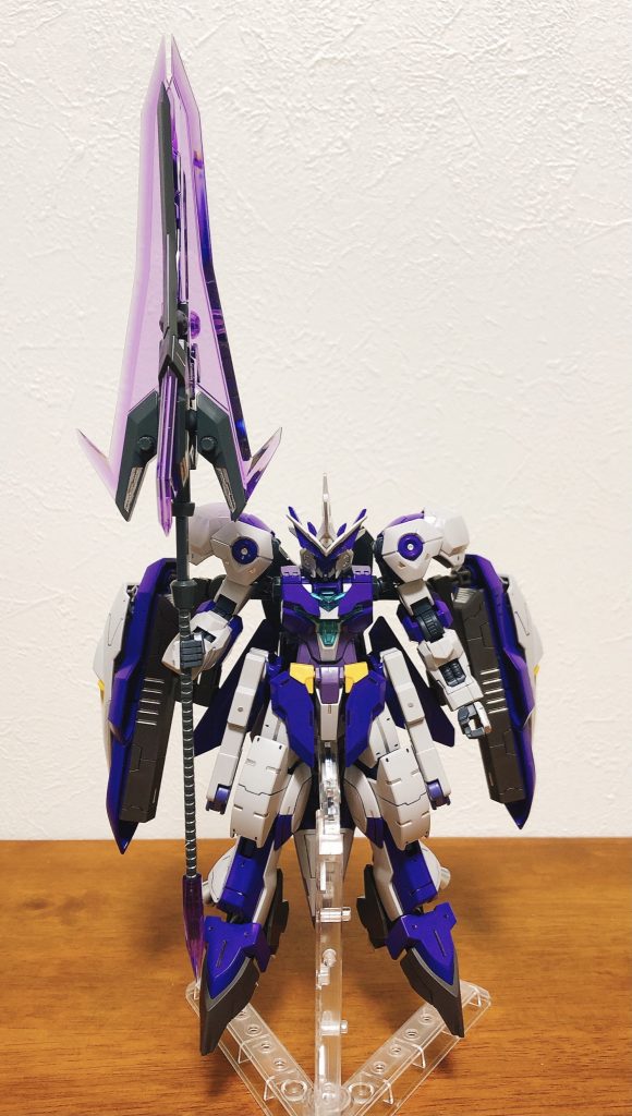 武装はキマリストルーパーとヴィタールの槍を両手持ちしようと思いましたが、そのままでは楽しくないので、コトブキヤさんのガンブレードランスを装備しています。  