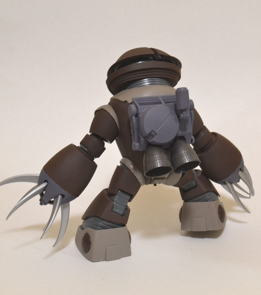 ランドセルも旧キット1/100ベースで乗せ換えてEx-sガンダムのデカバーニアをつけてバランスをとりました。なかなかかわい後ろ姿になりました。