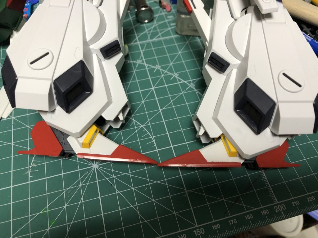 アーマーに脚が埋まりすぎていらたら感じたので足首で6mm延長しています。フルアーマーZZ状態でしか飾る気はないので中身のZZの事は知ったこっちゃ無いですね。