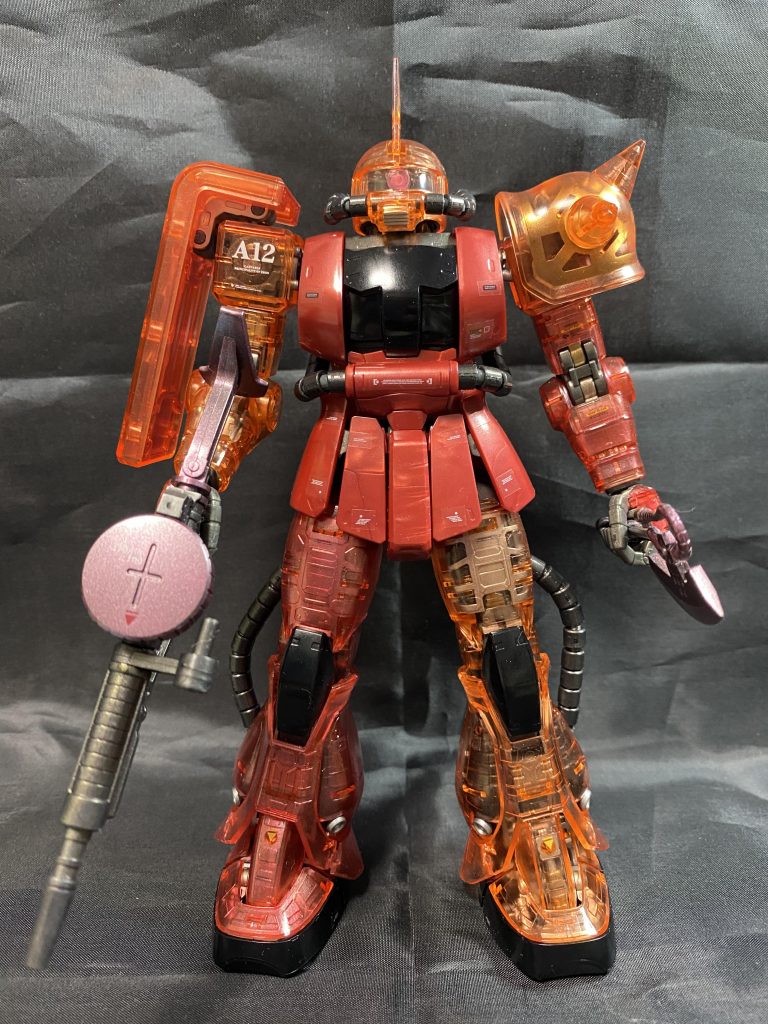 素立ち！このキットのガンダムデカール貼り付け箇所とテトロンシール貼り付け箇所曲線部分が多くて大変でした。