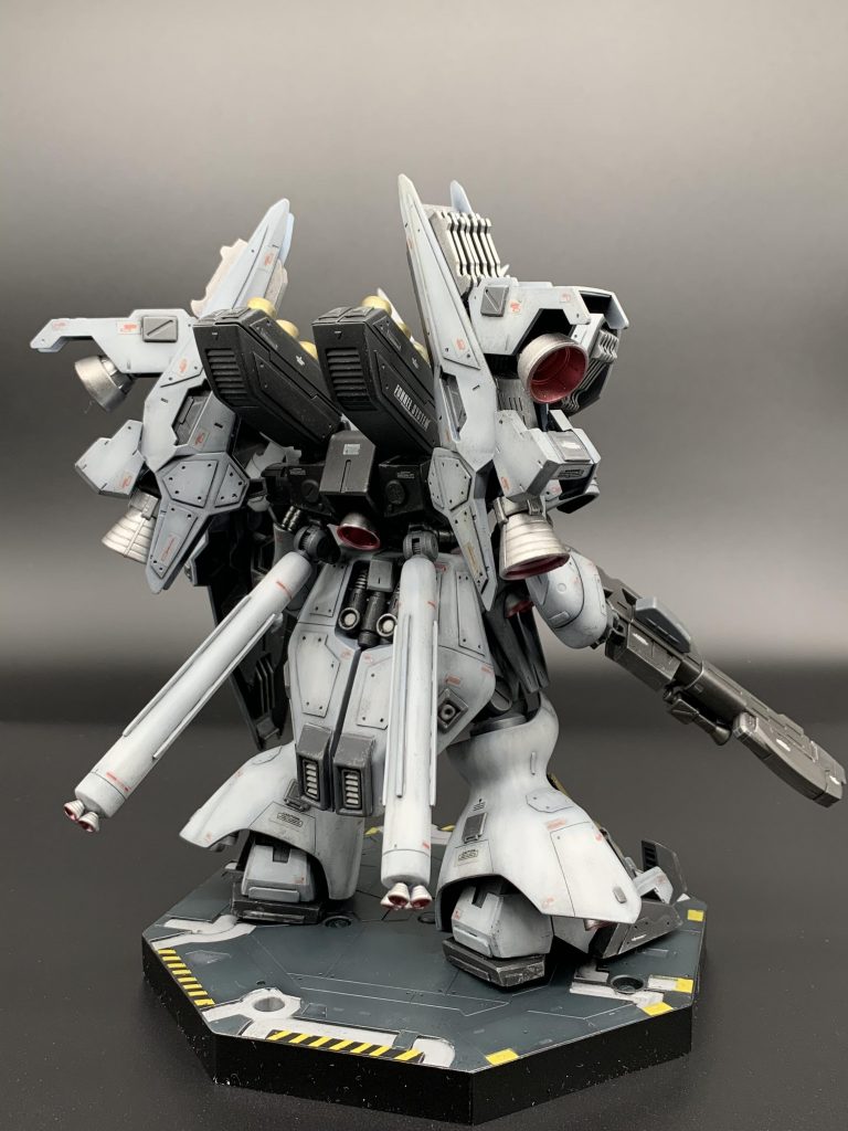 プラ板で装甲を強化した感じを出しました。