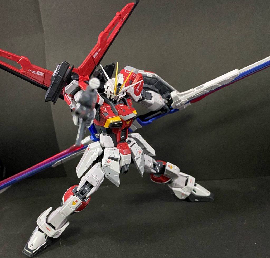 ビームライフルを構えて近接特化形態ですけどビームライフル構えても似合いますね。