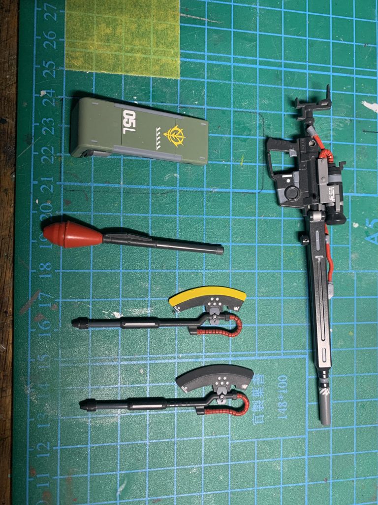 武装はシールドとヒートホークとシュツルムファウストを追加しヒートホークは刃の部分が熱化した状態としてない状態で作成