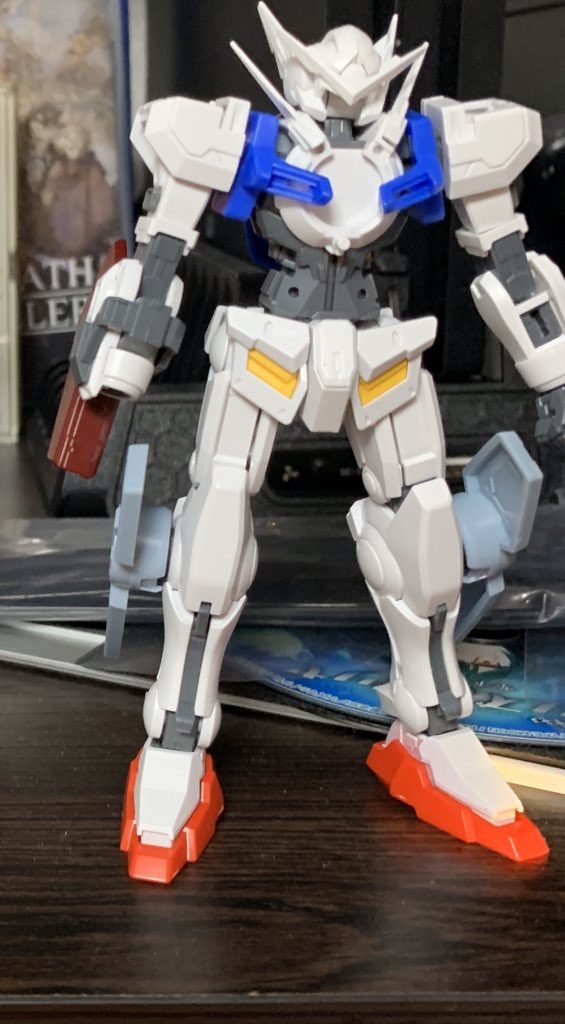 制作初期、とりあえず足にディフェンスロッドっぽいものつけて頭がフラッグっぽければそれなりに見えるかなー、と安直な考えから始まりました💧