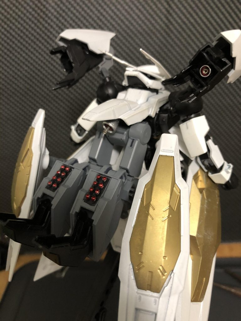 ミサイルポッドは開閉式です。
バーニア部にメタルパーツがちらほら。