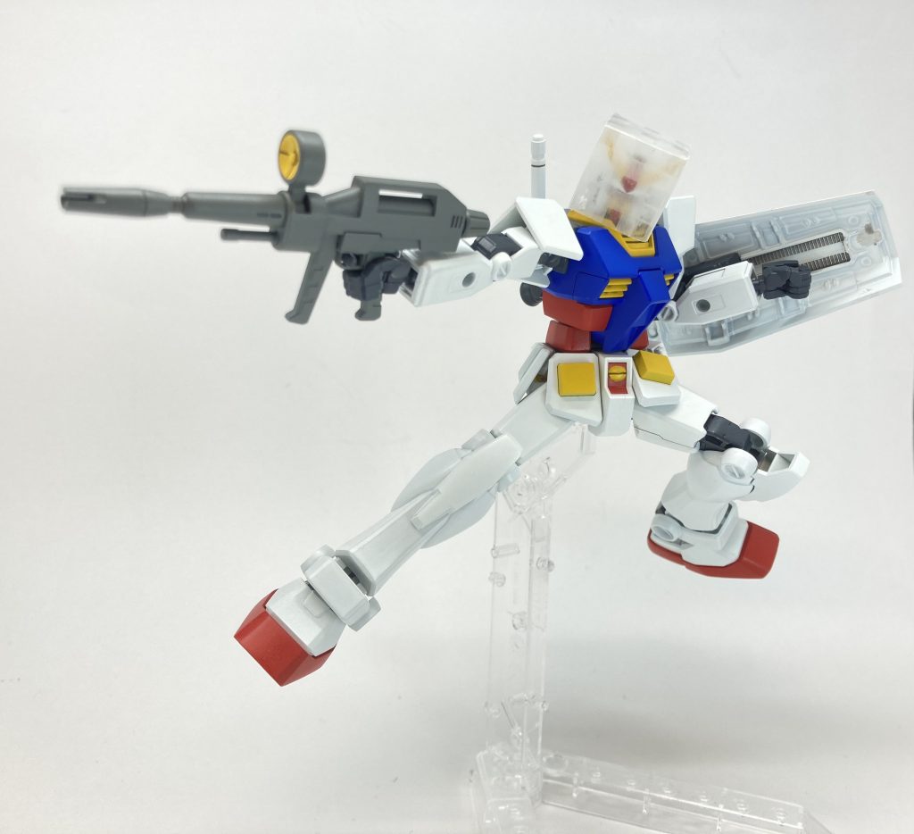 頑侍で検索したら出てくる種撃ち画像風に。ビームライフルはHGUCリバイブのガンダムから。本体よりもビームライフルの方がお値段掛かってるのはマル秘情報w 