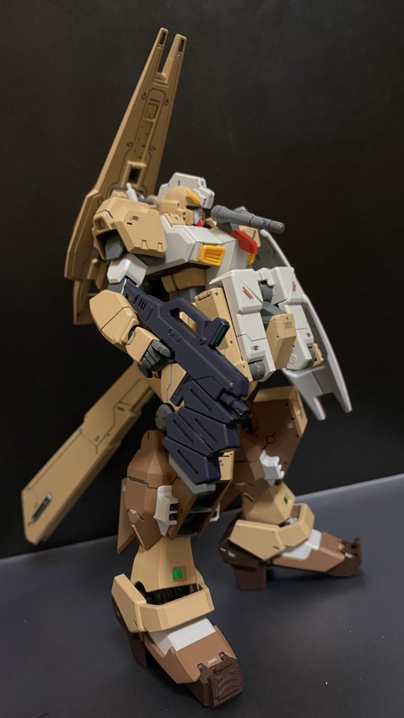 基礎形態。この状態から各部にユニットを追加し、攻撃性能、防御性能、機動性能を上げていくことで、様々な戦況に対応する。