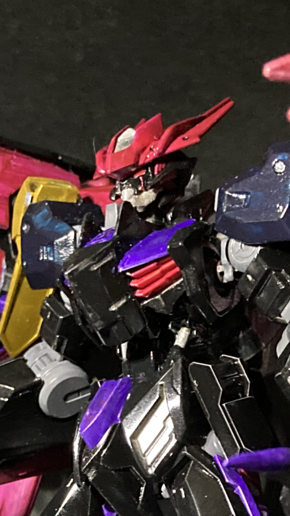 分かりづらいですが血涙をイメージしたラインも描いてて、悲壮感を放ちながら暴走するイメージを作りたいと思って作成しました。