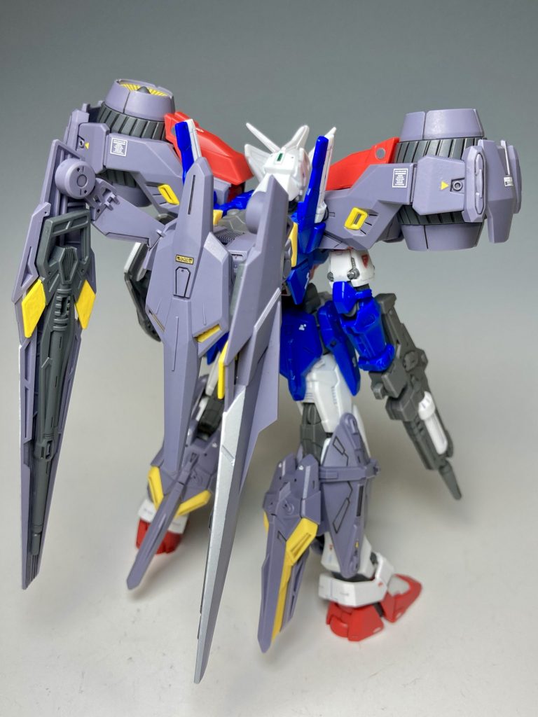 後ろから。元の設定画からはだいぶアレンジされています。