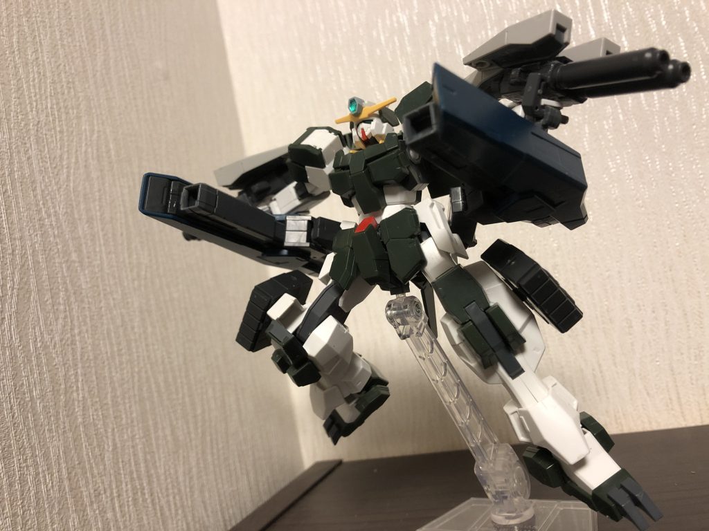 主武装のGNキャノン
装甲が厚い対象やMA等に対して使う。AGE3フォートレスのシグマシスキャノンと同威力だが粒子消費量が多いのので乱発は不可