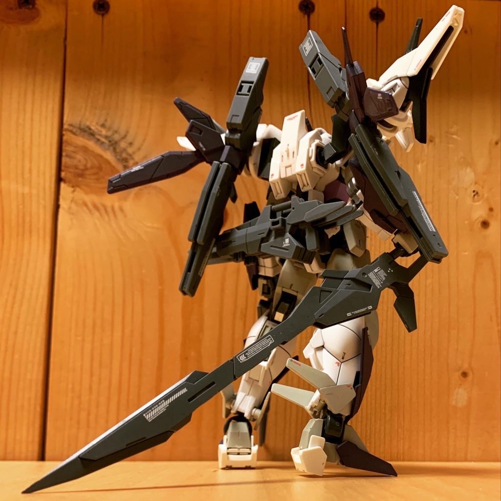 背景と武器変えてパシャリ。長もの持たせても絵になりますな！