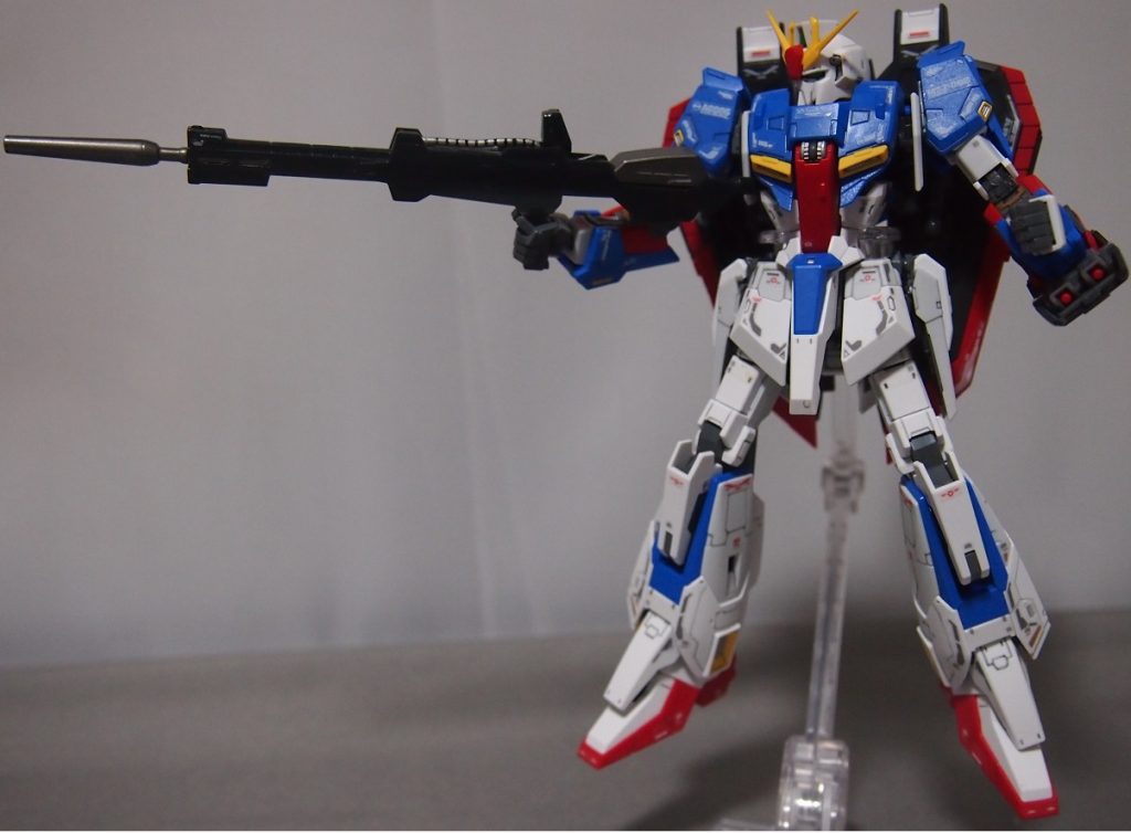 ビーム・ライフルでアクション。