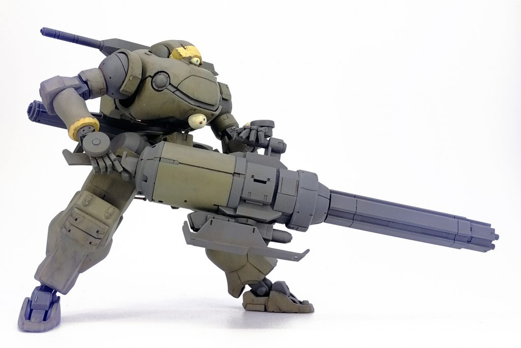 見た目的には派手でキメ装備って感じの大型ガトリング。設定的には対非装甲用の12.7mm重機関砲。レフプレンに直付けされてるもののバリエーション違い程度の普及品。機関銃乗せたピックアップやらがそこら中に居るブルースランドではあると嬉しい草刈り機。