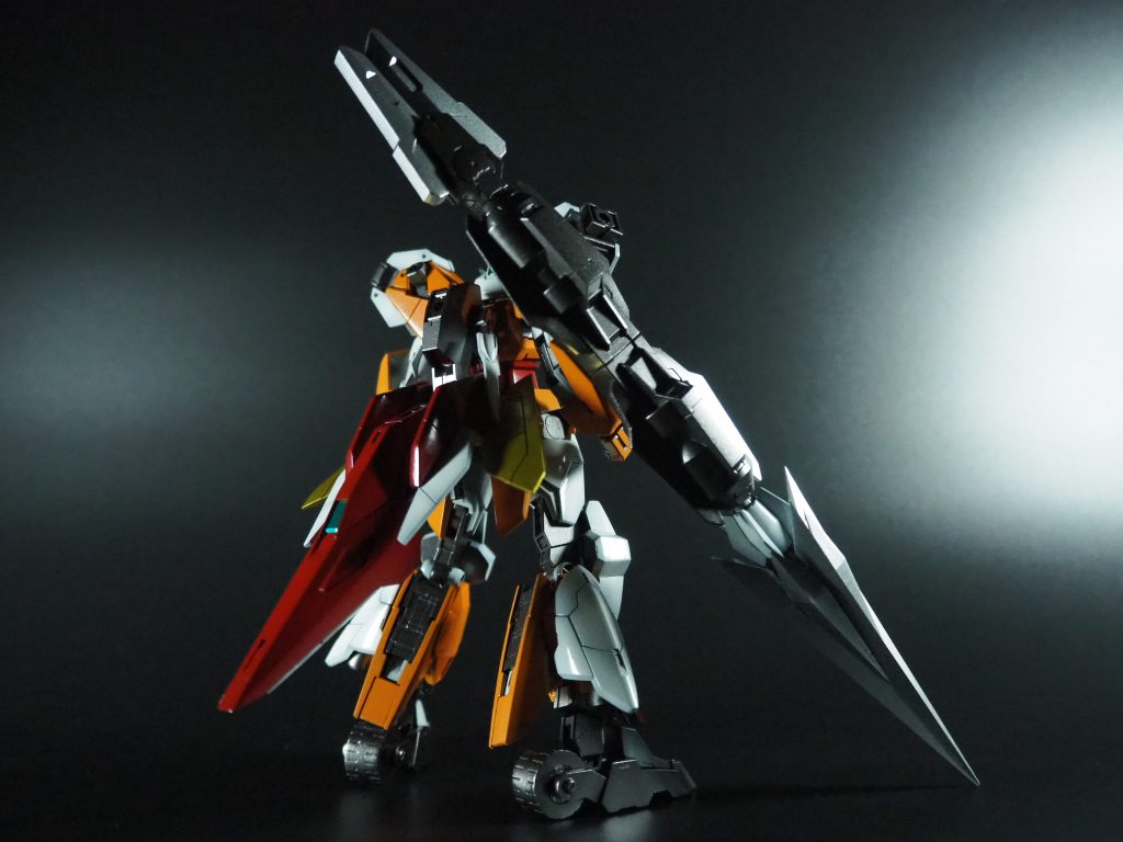 背面連結ドリルをする事で右肩に負荷が集中する為、補強をしてますドリルとクローの接続軸も折れる不安があった為、事前に真鍮線を通して補強