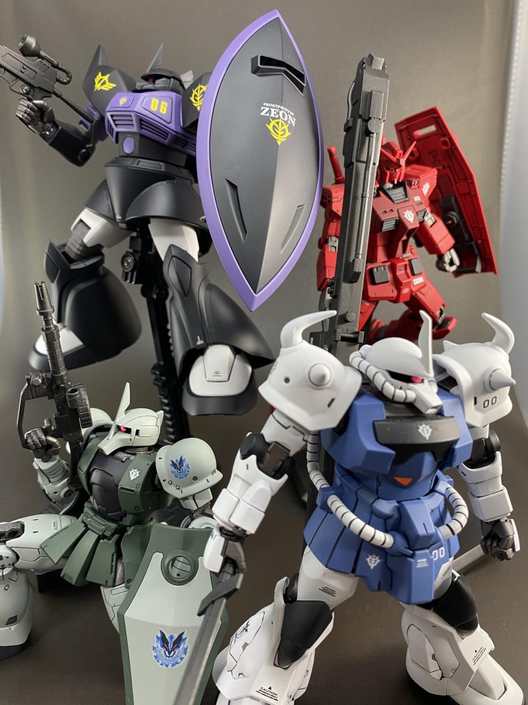 うちの撮影スペースでは4体が限界ですが、結構迫力が出ますね。