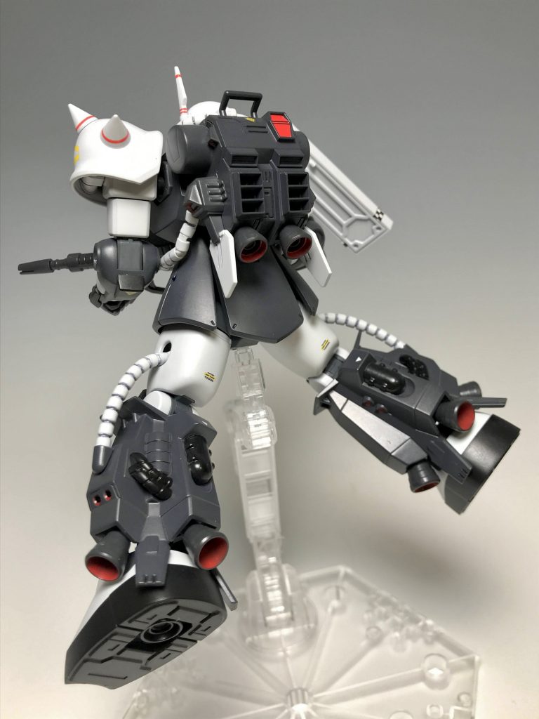 バックショットで。バックパックの塗り分けは、やはりMGを参考にしています。