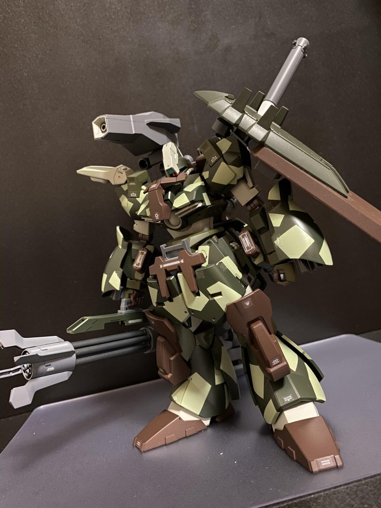 この機体、一見攻撃特化に見えるが、ダイバーの性格、戦闘スタイルにより、サポート及び防衛型として運用される。実際火力は高いのだが。