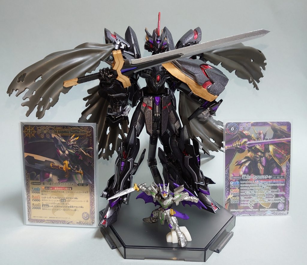 いかがだったでしょうか今回はいつもとは少し路線をずらしてバトルスピリッツのカードをモチーフにしたガンプラを制作してみました。ソーディアス・ドラグーンの再現というわけではなく、ソーディアス・アーサーやガレット自身の意匠を取り入れて、ガンダムレギルス等のヴェイガン機を主体に僕なりのソーディアスとして制作させていただきました。個人的には僕のソーディアス愛を込められた作品になったかなと思います。それでは最後まで閲覧ありがとうございました。普段はAGEキットを作ったり妄想MSVを展開しているので、もしよかったら、また遊びに来てくださいね。