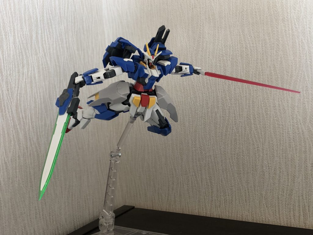 副武装のGNビームサーベルとGNバスターソード改は併用可能でトランザム時にはGNバスターソード改の刃の表面にビーム刃が走る