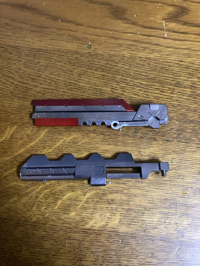 そして大型兵装でもある、太刀「暁の再光」、破岩刀「岩紅」。
グリップにナノラミネートソード同様ケーブル接続部が増設されたり、火薬式ダインスレイヴがオミットされたりと少し手が加えられている。