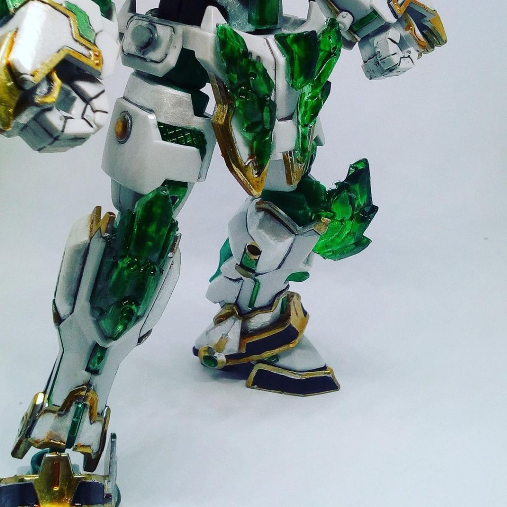 タミヤX25クリアグリーンで塗装します。