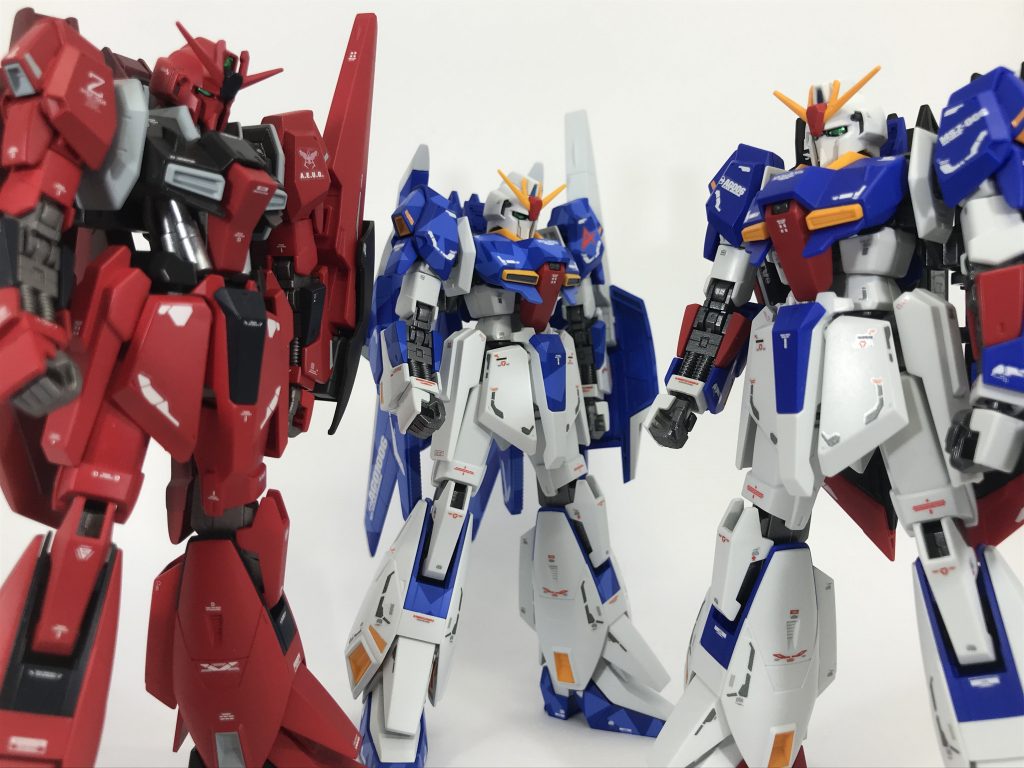 クワトロ機とアムロ機は昨年に完成させたのですが、モチベーション低下で中々カミーユ機に手を付けられず、やっと この間の連休を利用して完成させました。