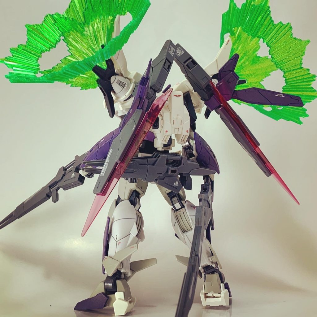 後ろからも。この状態に武器からビームエフェクトでてるのおかしいんだろうけどもうカッコいいからいい。