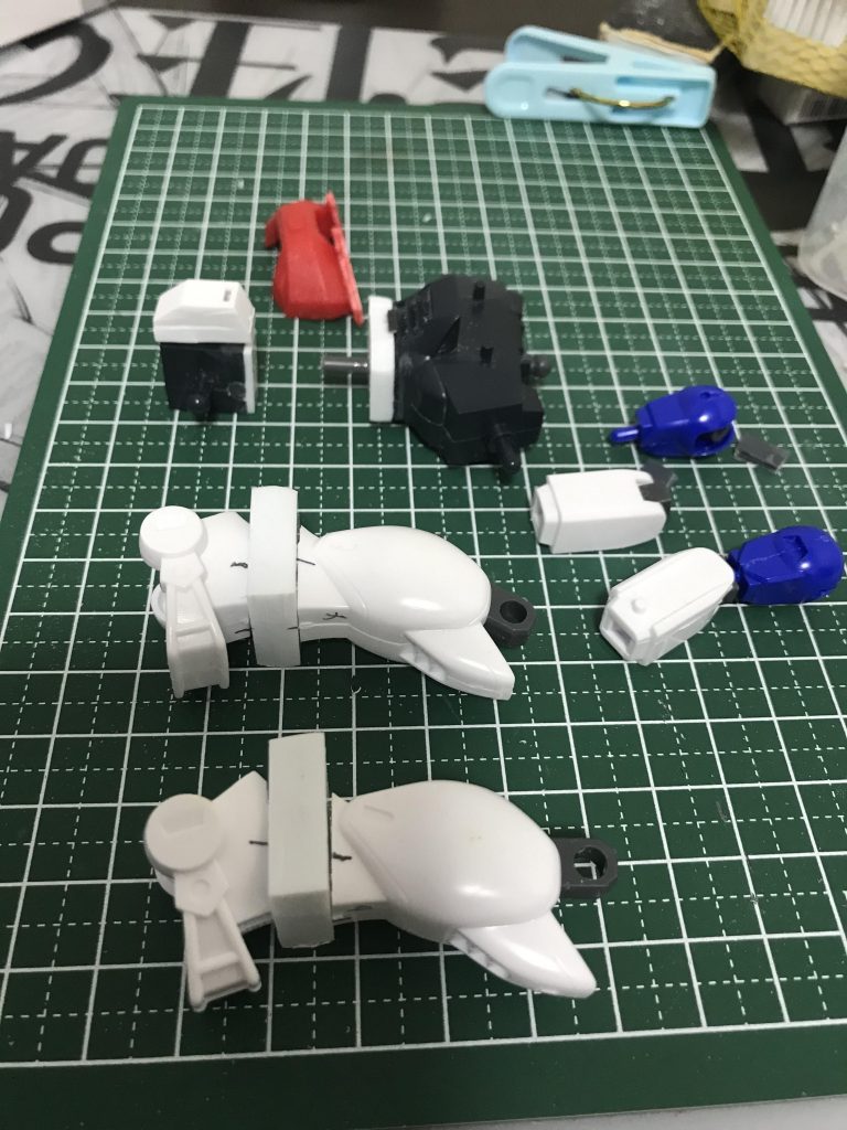 変更箇所足と腰と胸パーツを延長。肘は延長予定でしたが、実際にはしていません。