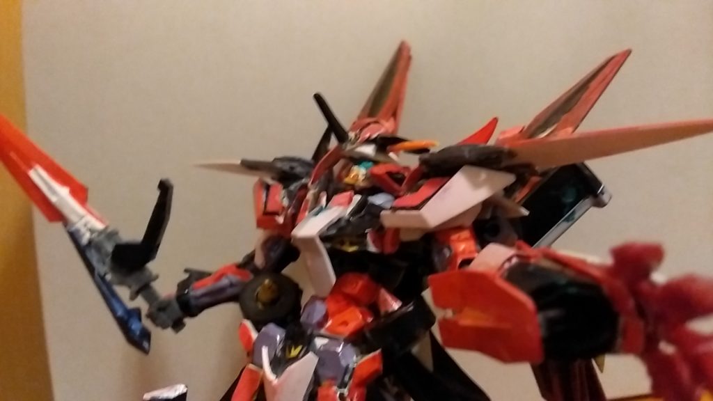 「フハハハハハ！！」と笑うガンダム。