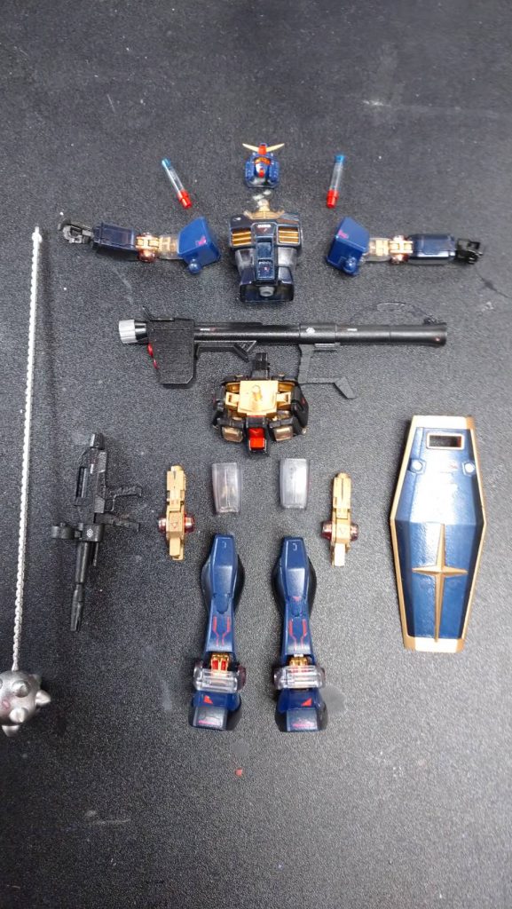 パーツをはめる前のドキドキ!ガンダムハンマーも作ってたんだけど、途中で折れてしまったんで、今回はボツになりました(*´ω`*)