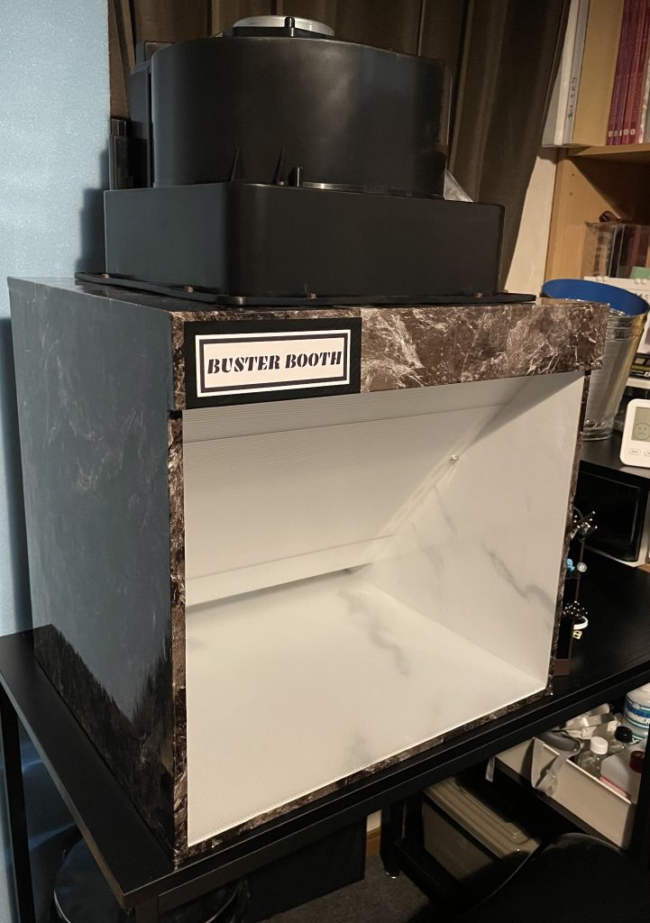 今回塗装ブースも購入しました。BUSTER BOOTHさんに製作して頂いたシロッコファン式のブースです。静かで吸引力もスゴい!