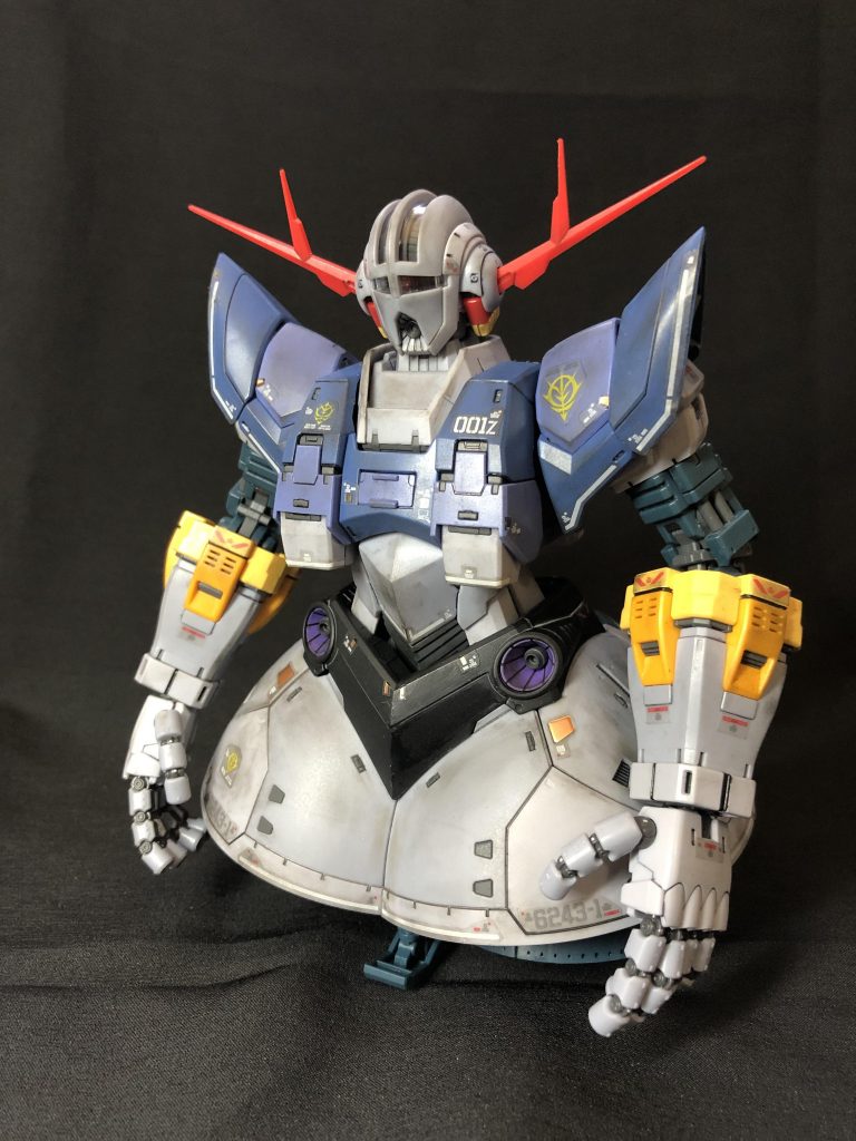 ランディングギアもありスタンドを用いなくても飾ることができます。