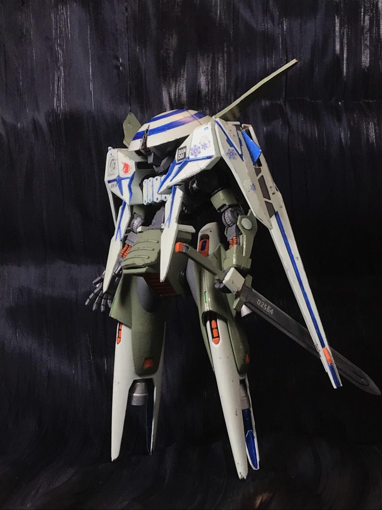 キャラクターモチーフだけどメカニックという所で、こっちに寄せればこっちが立たないとか中々イメージ通りな配色ならず、妥協しちゃったのがちょっと引っかかってます。