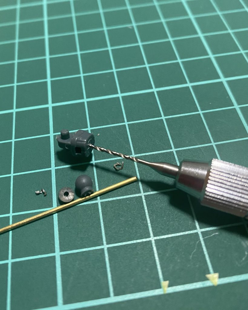延長加工はパーツをカットしてドリルで穴を開けて真鍮線で補強入れてます!