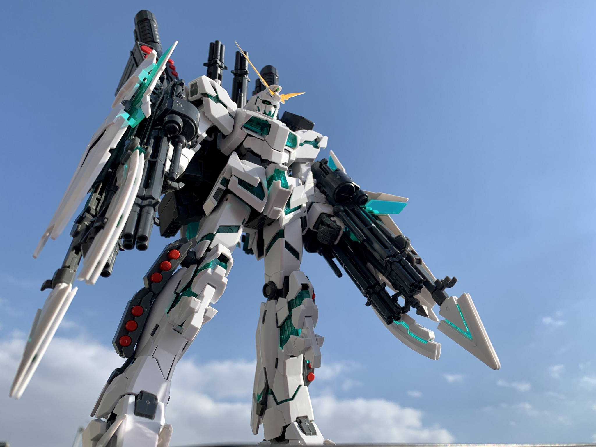 バンダイスピリッツ 機動戦士ガンダムUC MG 1 100 RX-0 フルアー