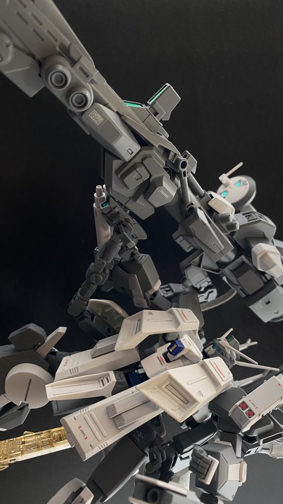 本機を中心として、前衛のフォックステイル、ガルバルディアルスナルの三機編成。バトル開幕と同時に、敵機の展開予想ポイントに大型クラスターミサイルを発射。狙撃ポイントに移動しつつ、自機周辺に機雷を散布し敵機が、前衛を抜けてきた場合に備える。