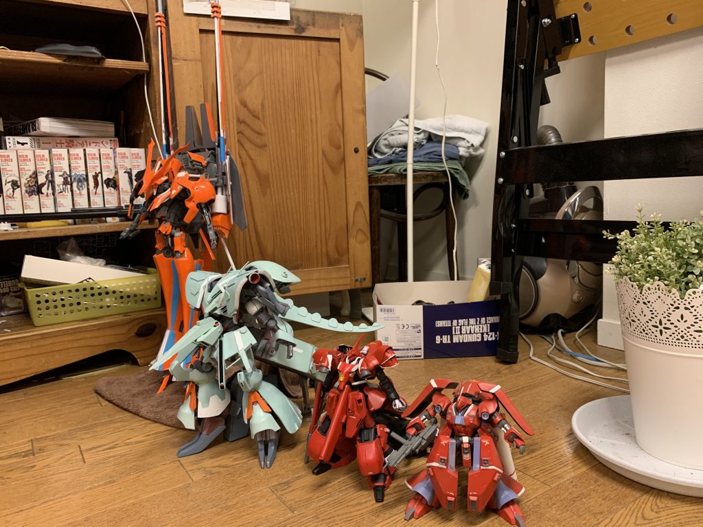 我が家の大型機一番右がヤクトドーガと同じ高さ