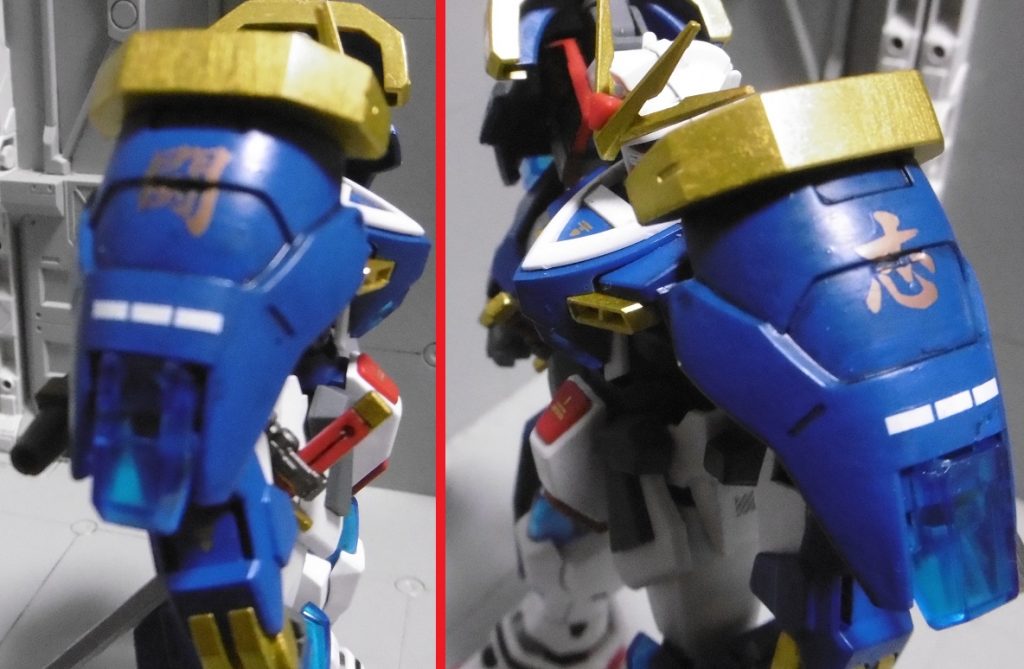 肩アーマーはHGBCのジョイントを介して百錬のサイドアーマーを接続。外したクリアーパーツを百錬用ナックルガードがあった所に接着し、マークセッターを用いて段差に「闘」と「志」のデカールを転写しました。「志」を段差に貼り付けたら文字がめり込み「忘」に見える不思議。