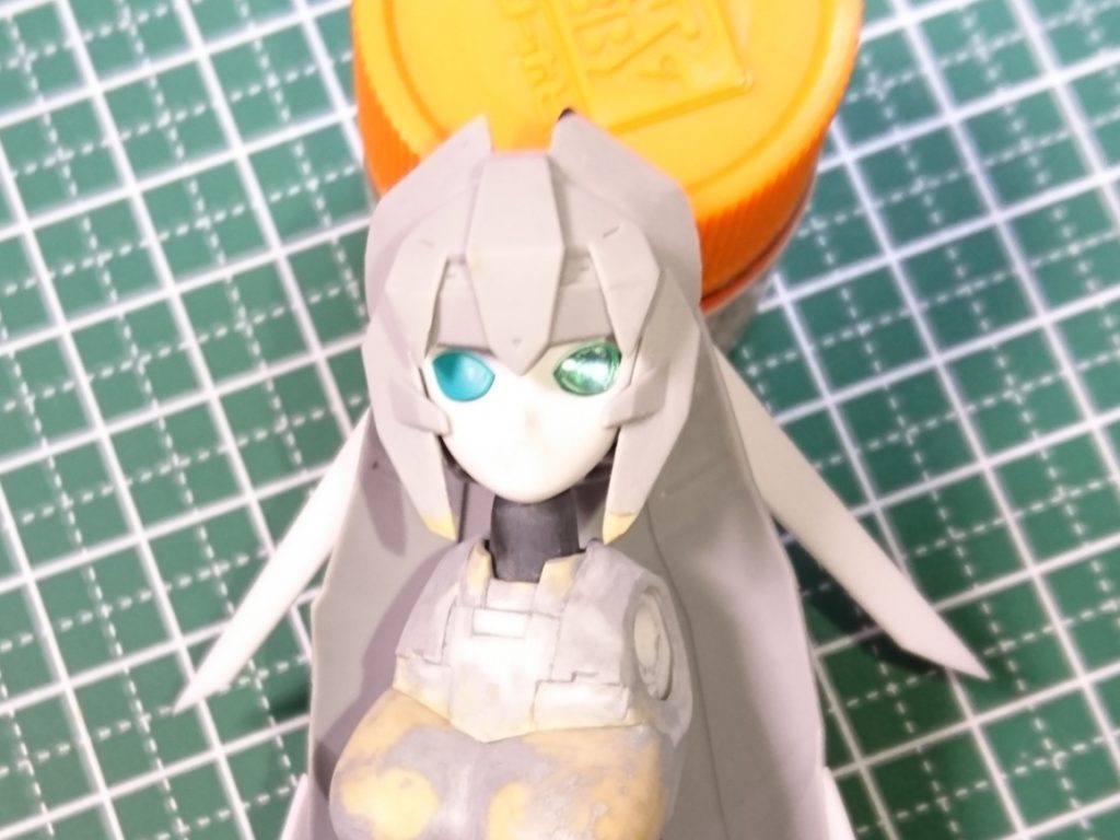 目はクリアレジン化しました。写真は比較様です。(右がレジン)