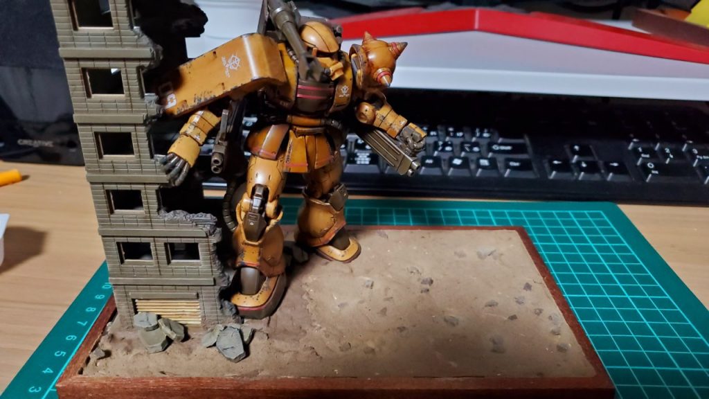 全体右側のスペースが寂しいですね、なにか置けばよかった。かなりテキトウに作った割にそれっぽくなるので、キットも使ったツールも本当に優秀です。