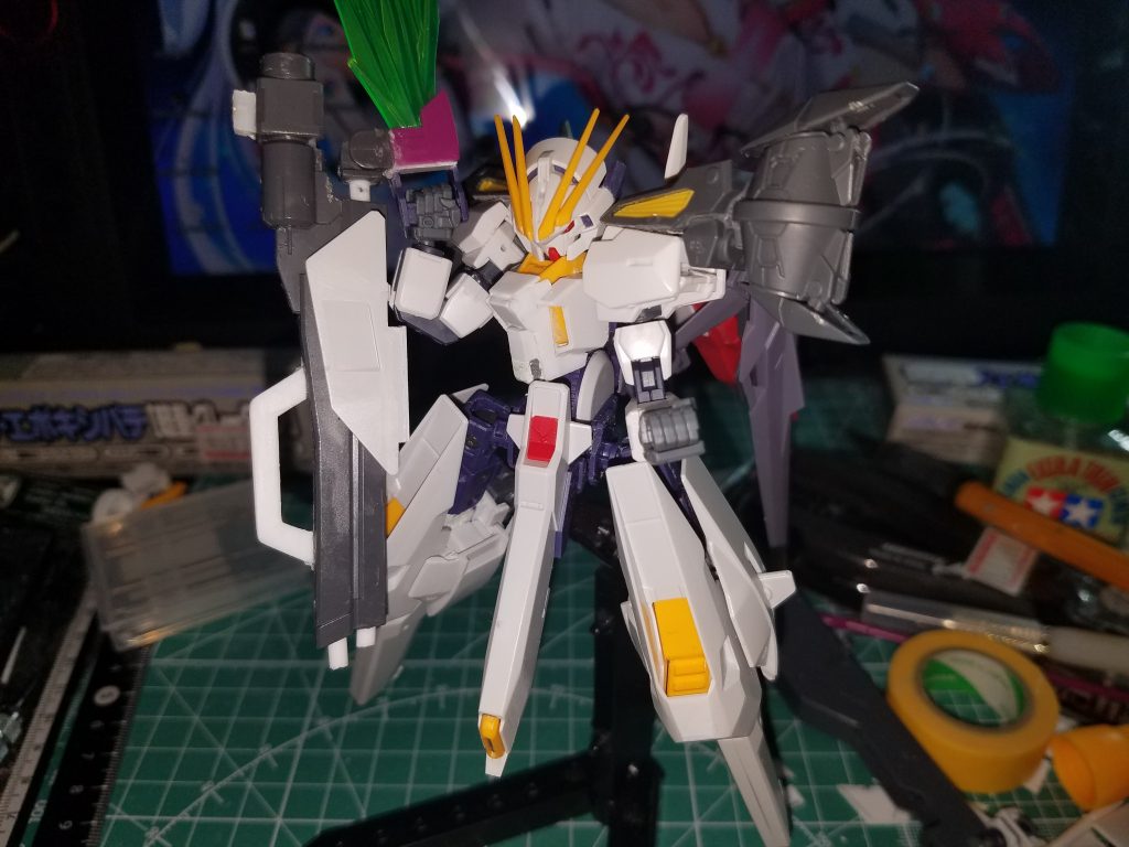 塗装前のウードウォート足間接の改造に、少し苦戦しました。肩から腕はコアガンダム2の物とマグナムの肩にジェミナスアサルトパックの一部を使ってます。背面はアサルトパック、コアガンダム、GNアーチャーの機首で作ってます。武器はジンのロングライフをベースに他のパーツとくみわせてます