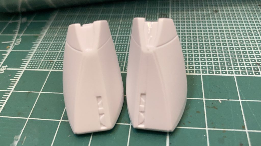 左が合わせ目消し後です!うまくいくと、モールドがかっこよく見えてきますね~(*´▽`*)