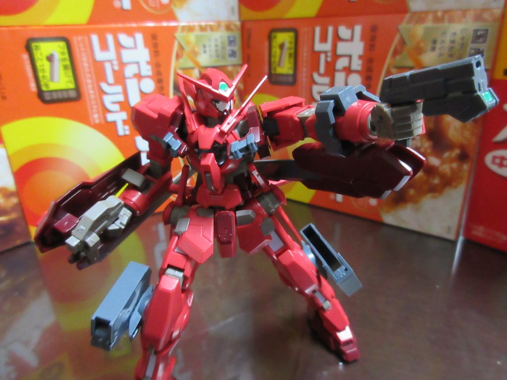 エクシアとアストレアのニコイチのような感じになっており、僕の好みとして頭部はエクシア、肩部装甲やフロントスカート、腰部スカートがアストレアになっています!腰部のビームサーベルがプロト、GNソードに干渉してしまうのが悲しいところ