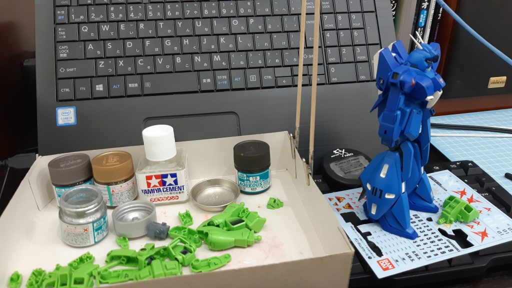 元々パチ組で済ませるつもりだったので、バラすのに手こずりました。ダボ穴を広げておけば良かったです。
