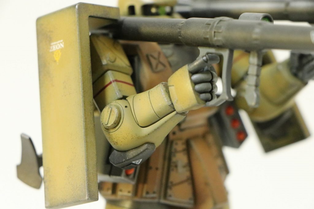 塗装は全体的にグラデーション塗装を施しましたが、汚しすぎたせいか効果薄になってしまいました。