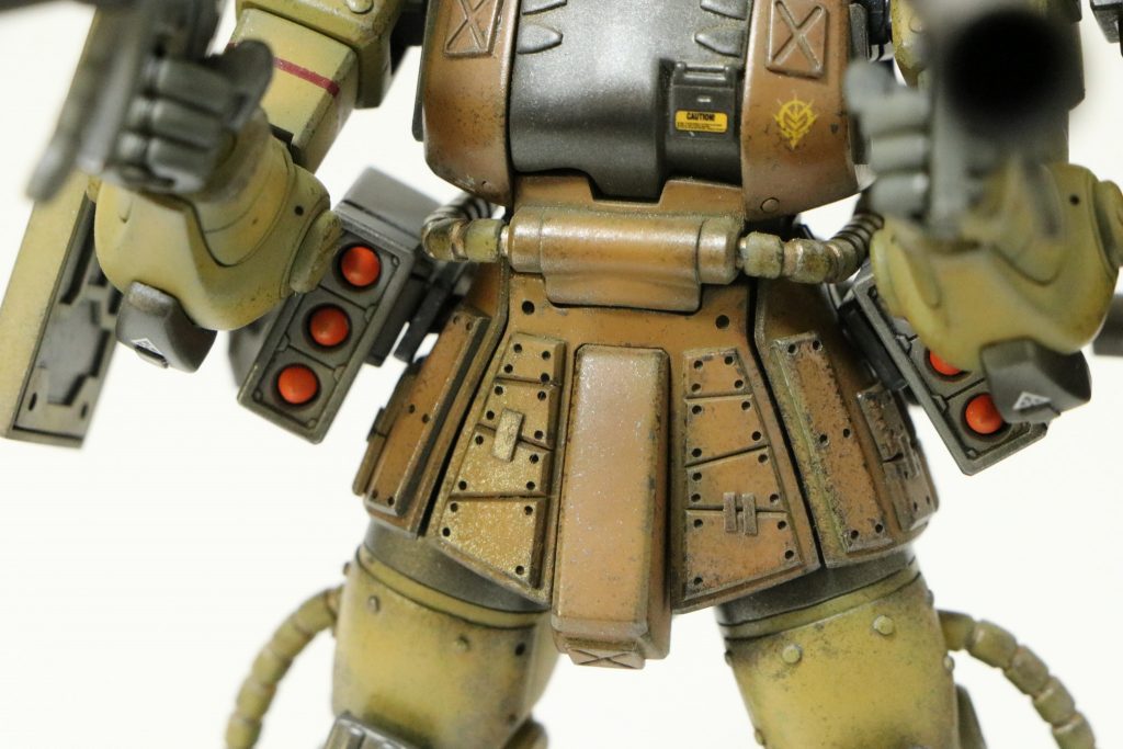 矢面に立たされる機体ということで、左腕をシールド付に換装および各所アーマーを強化しています。