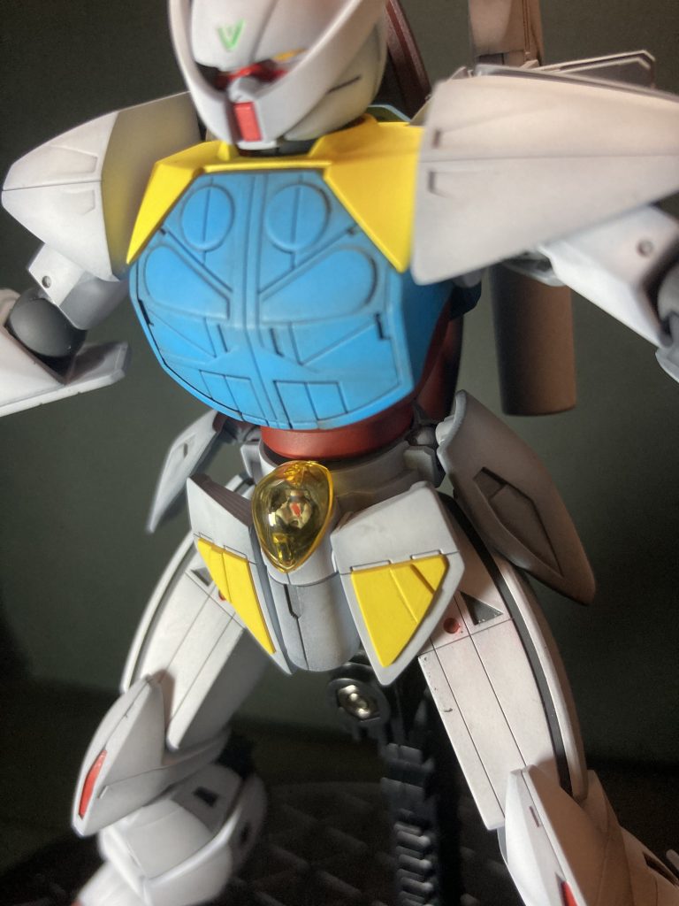 しっかりロラン君も、筆塗りしました!細かくてガタガタしちゃってますが、まあまあ満足ですね(´ω`*)実はクリアパーツもしっかり8000番までヤスリがけして、磨き上げてます。