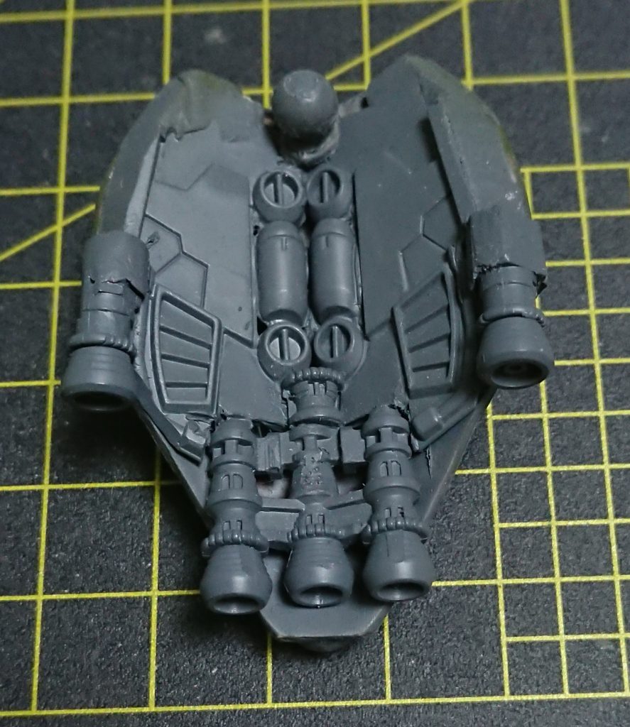 シナンジュよりスラスター出力が落ちているのでゲルググのメインスラスターぽくスカート裏にスラスター追加してます